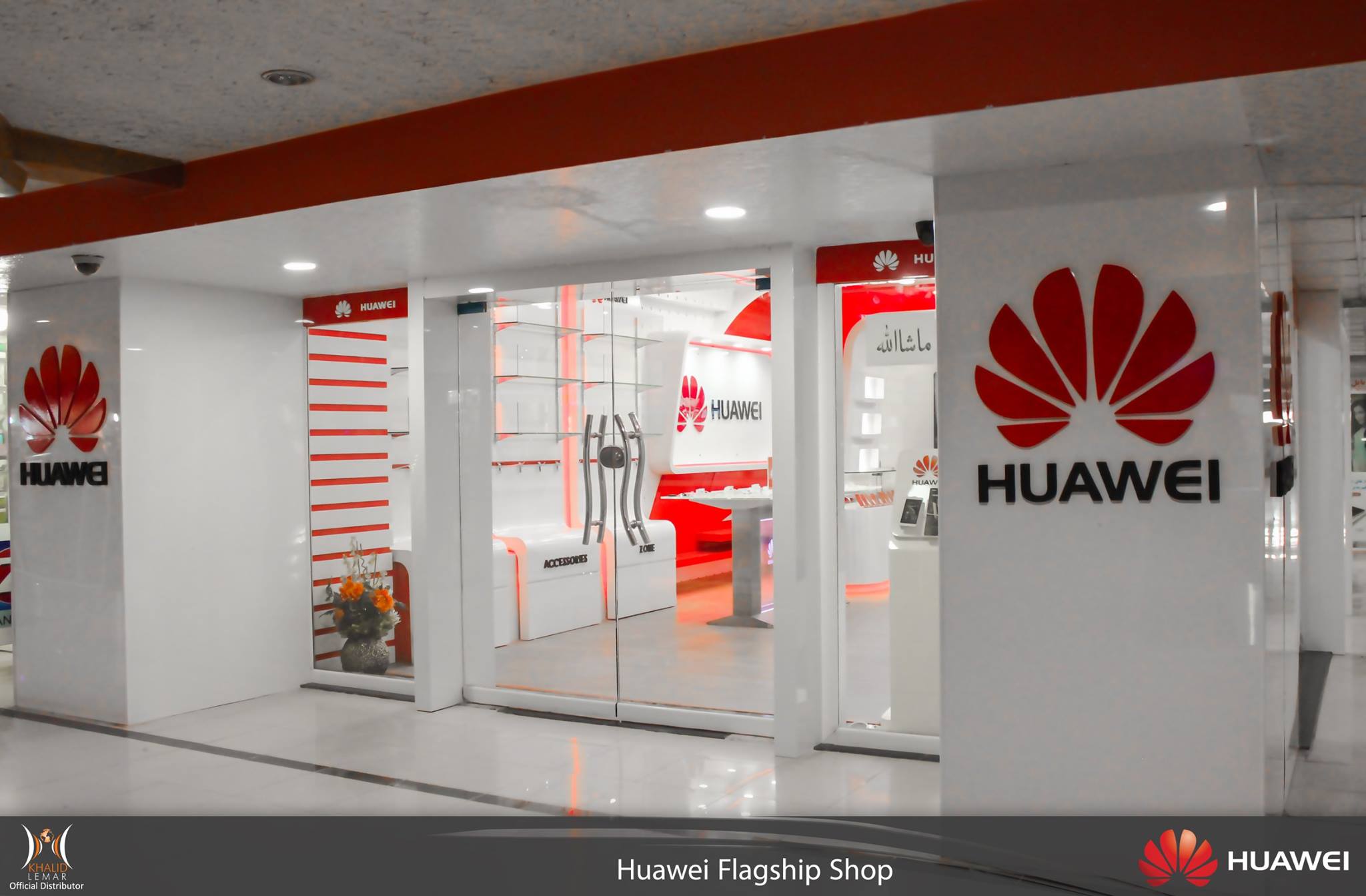Купить huawei в магазине. Huawei магазин. Фирменный магазин Huawei. Фирменный магазин Хуавей. Huawei магазин в Москве.